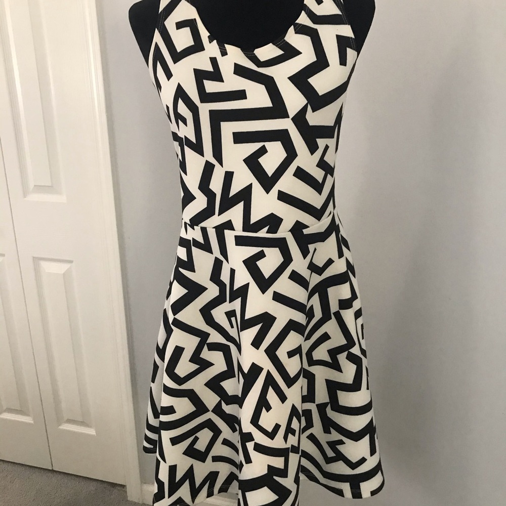 Forever 21 Black & Cream Geometric Tank Dress. Size 1X